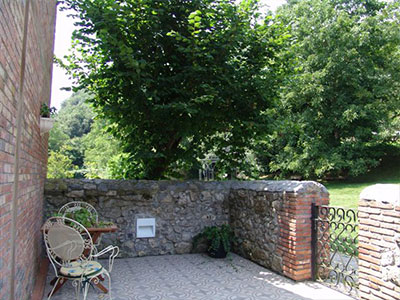 Outside of the country cottage La Villa de Palacios in Cantabria (Spain)