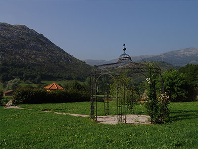 jardines Casa Rural Villa de Palacios en Cantabria