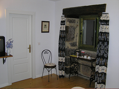 Room The Goat in country cottage in Cantabria